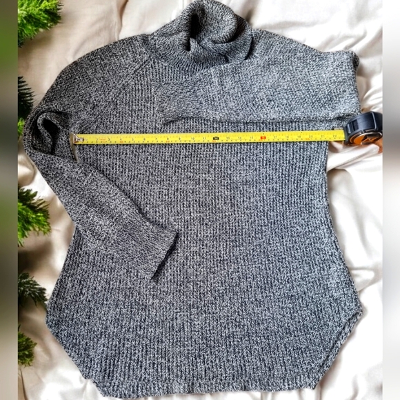 Gilbert Cozy Long Black & White Turtleneck Sweater - Picture 4 of 8